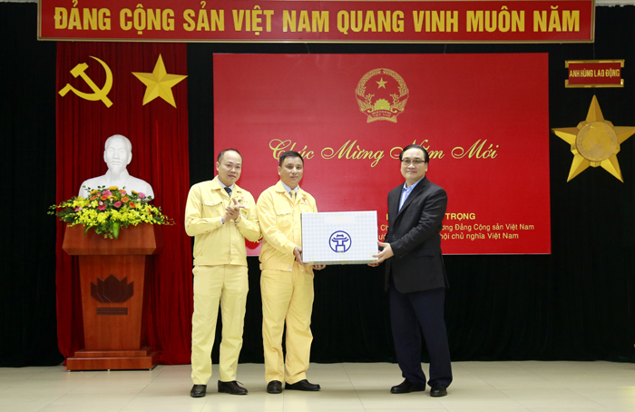 Bí thư Thành ủy Hà Nội Hoàng Trung Hải động viên doanh nghiệp, người lao động sản xuất đầu năm