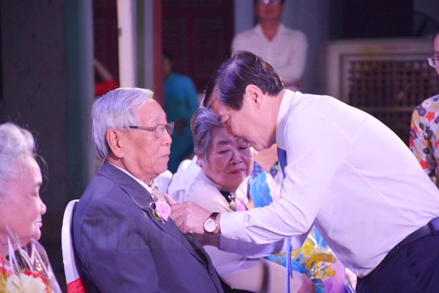 TP Hồ Chí Minh Trao huy hiệu Đảng cho đảng viên đợt 3 2