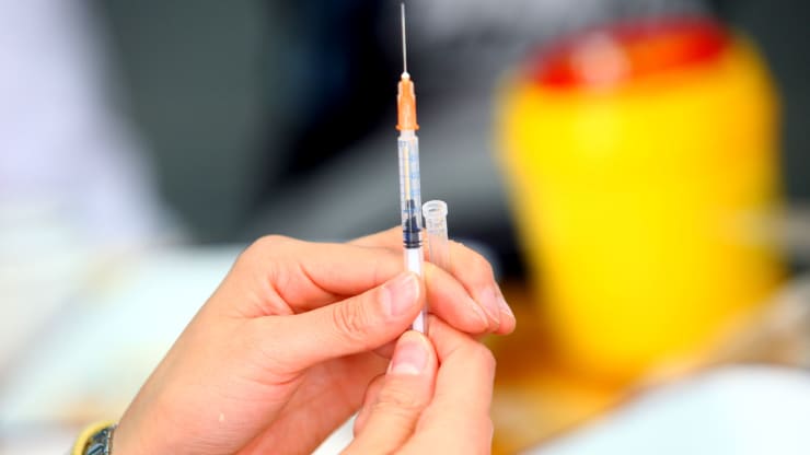 Anh cam kết hỗ trợ 26 triệu USD để phát triển vắc xin ngừa virus corona