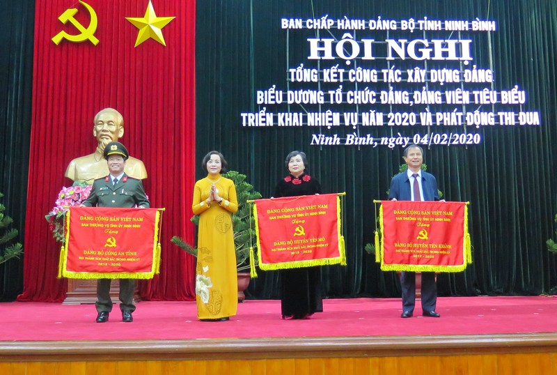 Ninh Bình Phát động thi đua chào mừng Đại hội Đảng các cấp