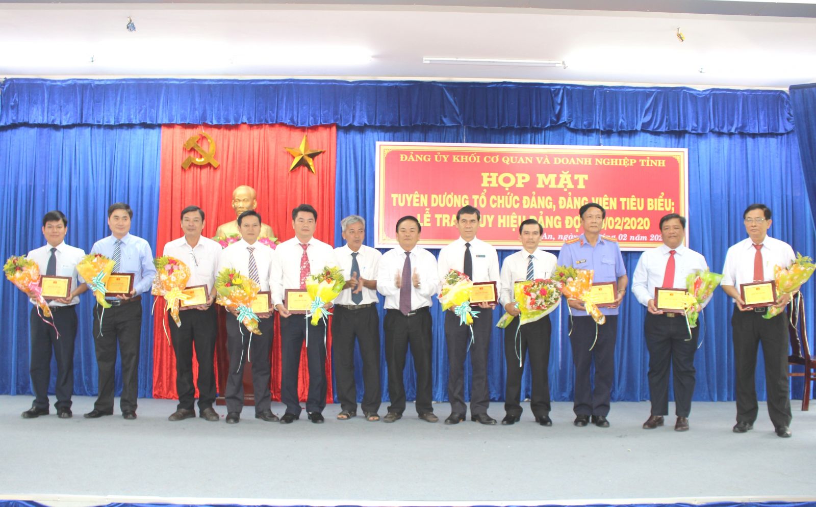 Long An Tuyên dương các tổ chức đảng và đảng viên tiêu biểu