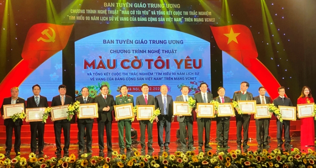 VietinBank đồng hành cùng Chương trình “Màu cờ tôi yêu” và “Với Đảng vẹn tròn tin yêu”