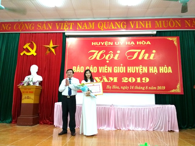 Cô giáo thi đua đổi mới sáng tạo