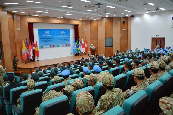 Khai mạc Khóa huấn luyện giảng viên vận hành trang bị Công binh hạng nặng