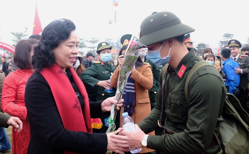 Hơn 3 500 thanh niên Thủ đô hăng hái lên đường nhập ngũ