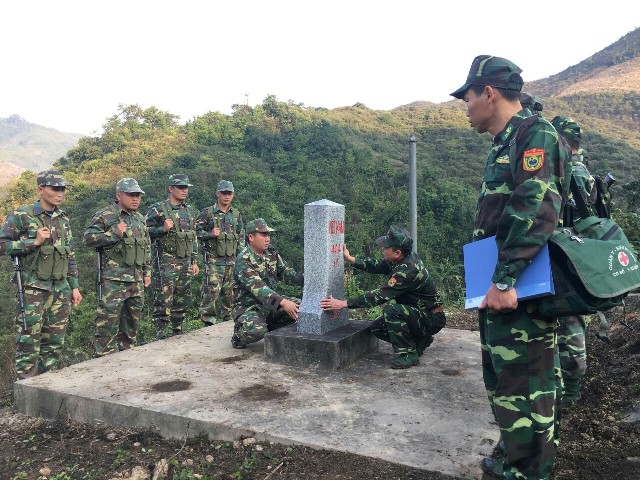 Việt Nam – Lào phối hợp tuần tra bảo vệ đường biên cột mốc