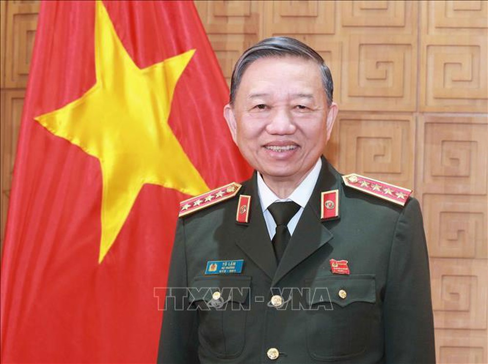 Bộ trưởng Tô Lâm hội đàm với Bộ trưởng Bộ Nội vụ và yết kiến Quốc vương Malaysia