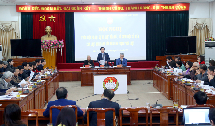 Kiểm soát quyền lực Nhà nước trong việc thực hiện các quyền lập pháp, hành pháp, tư pháp
