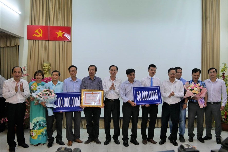 Khen thưởng đột xuất cho bệnh viện điều trị thành công Covid-19