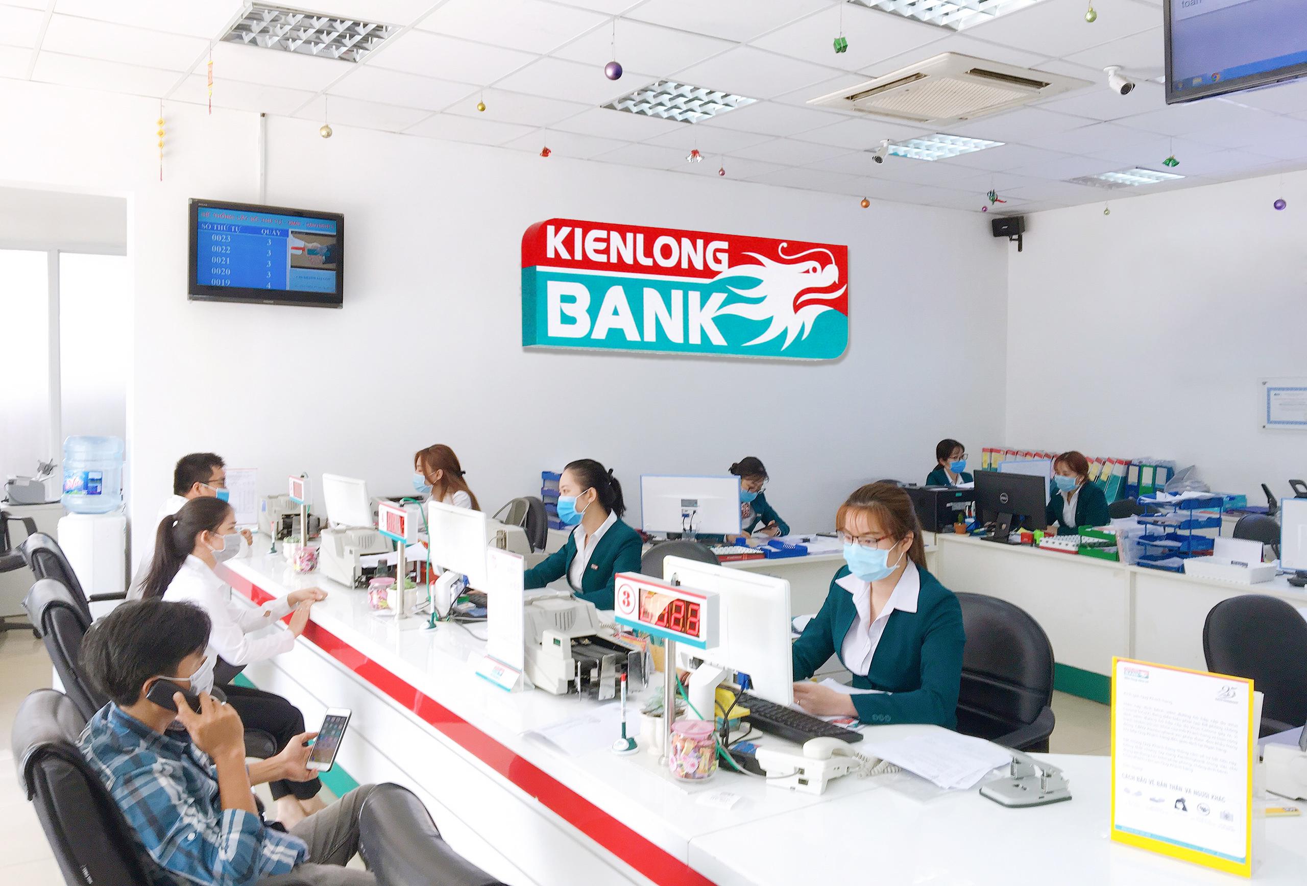 Ngành ngân hàng triển khai các giải pháp hỗ trợ khách hàng ảnh hưởng dịch Covid – 19