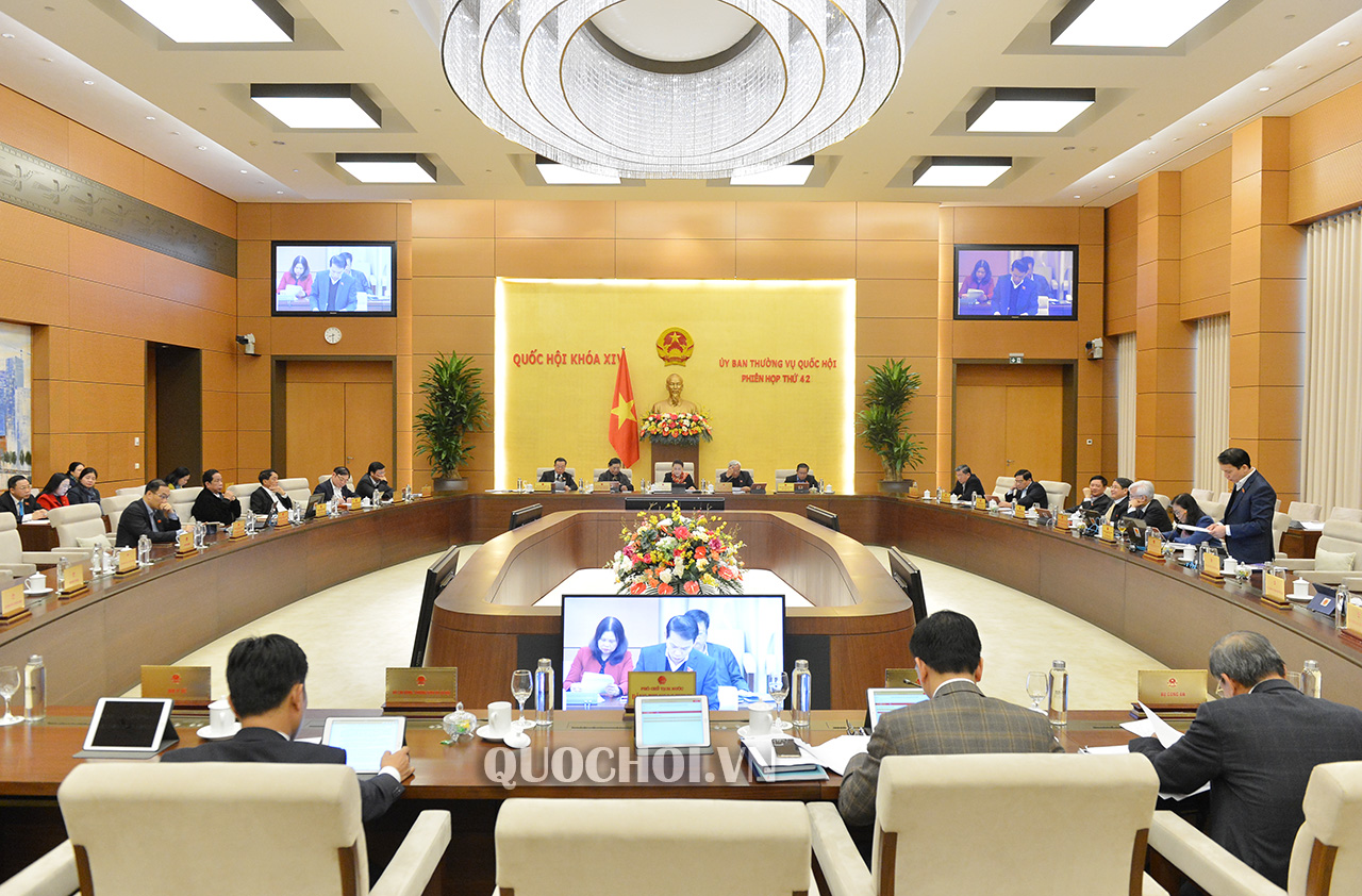 Kết luận Phiên họp thứ 42 của Ủy ban Thường vụ Quốc hội