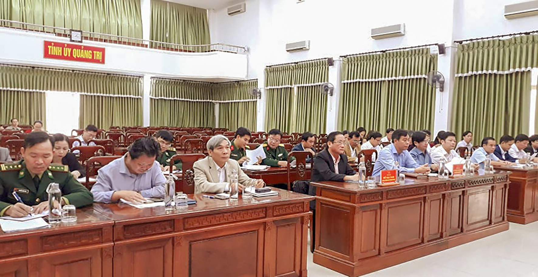 Đấu tranh chống biểu hiện tiêu cực