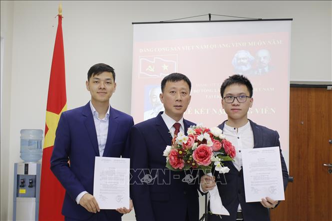 Tổng Lãnh sự quán Việt Nam tại Ekaterinburg Nga  Tích cực bồi dưỡng, phát triển đảng viên trẻ