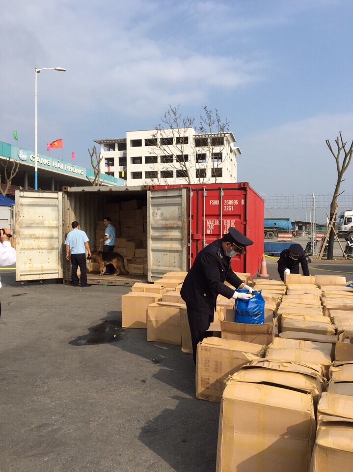 Bắt giữ nhiều vụ buôn lậu khẩu trang y tế