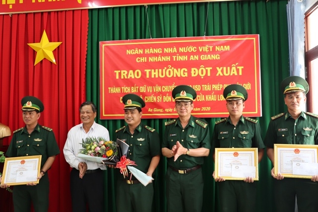 An Giang Trao thưởng đột xuất cho Đồn Biên phòng Long Bình