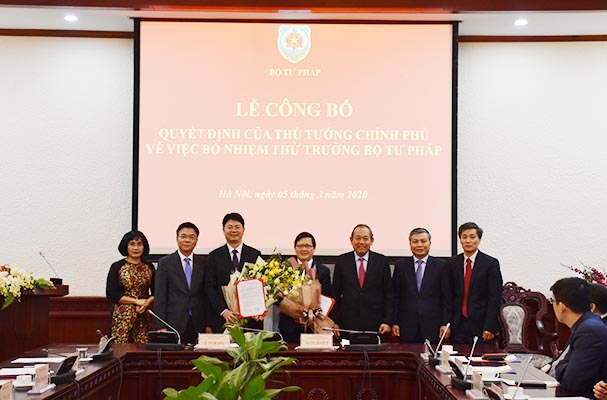 Trao Quyết định bổ nhiệm hai Thứ trưởng Bộ Tư pháp