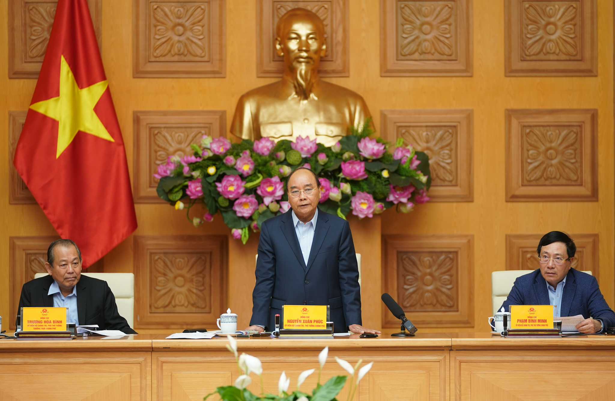 Tháo gỡ khó khăn sản xuất kinh doanh, bảo đảm an sinh xã hội ứng phó dịch Covid-19