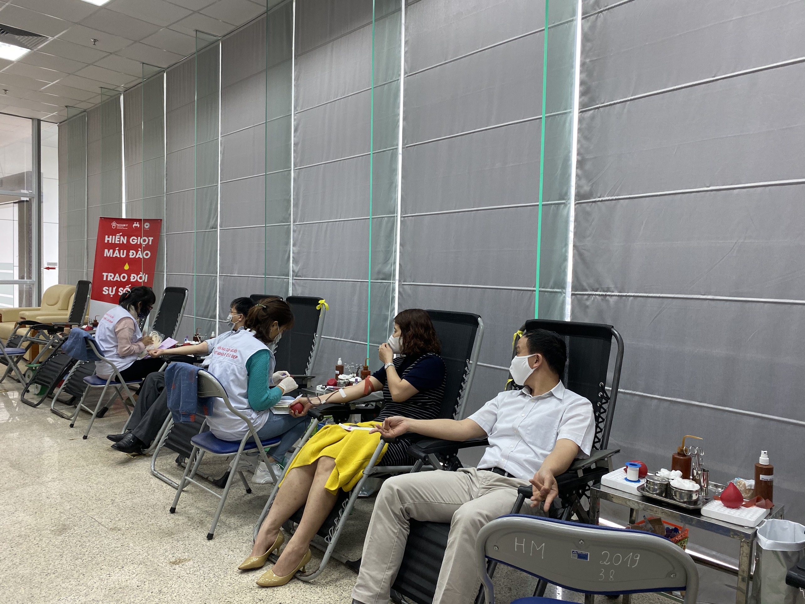 Cán bộ khí tượng tình nguyện hiến máu giữa mùa dịch Covid-19
