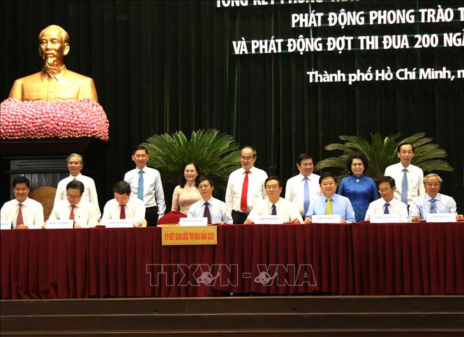 Thành phố Hồ Chí Minh Càng đối diện thách thức, càng phải thi đua yêu nước