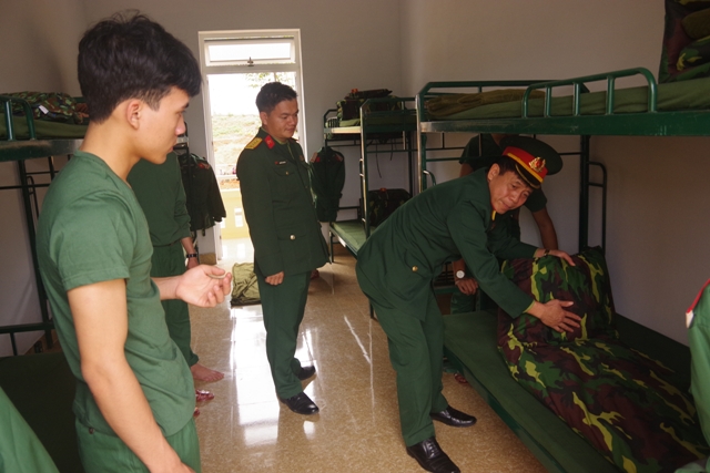 Mái nhà chung thắm tình đồng chí