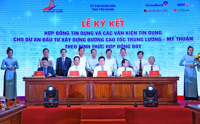 Giải ngân món vay đầu tiên vốn tín dụng dự án Trung Lương – Mỹ Thuận