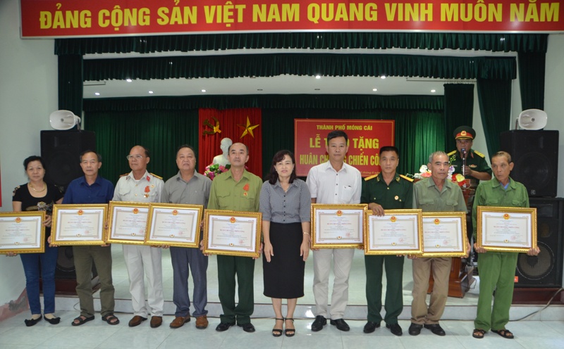 Tiếp tục đề nghị làm chế độ huân, huy chương cho những người tham gia chiến trường