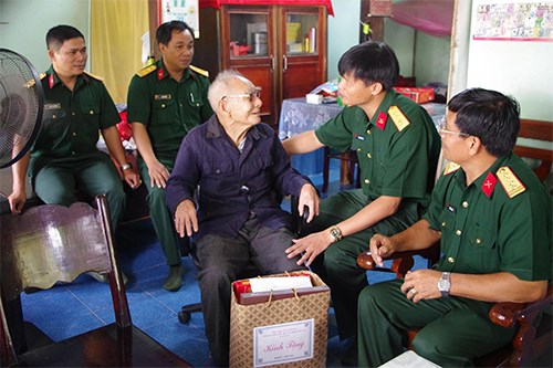 Quan tâm thực hiện các chế độ, chính sách đãi ngộ đối với người có công