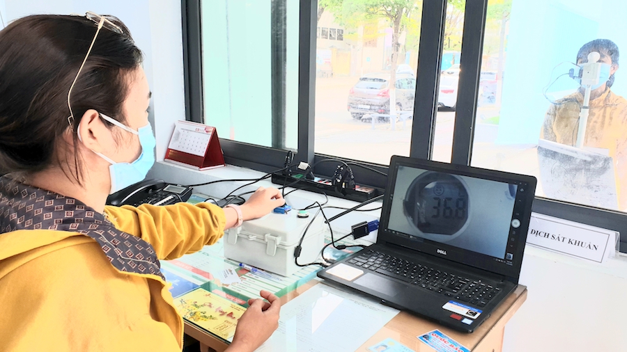 Đại học Đà Nẵng chế tạo máy đo thân nhiệt tự động giá rẻ