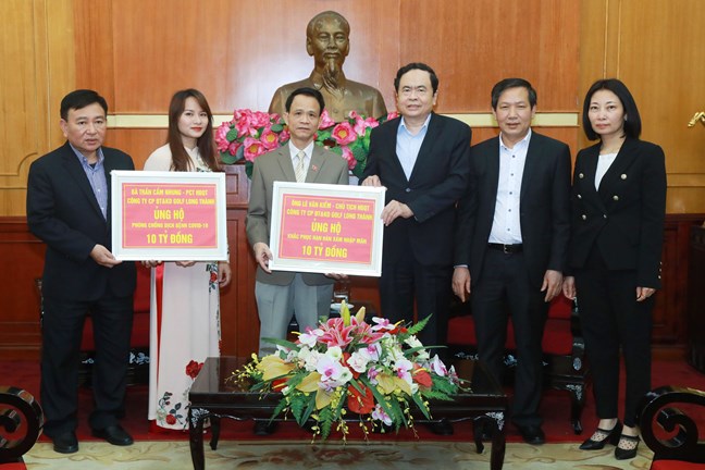Thêm nhiều tổ chức, cá nhân chung tay đẩy lùi đại dịch COVID-19