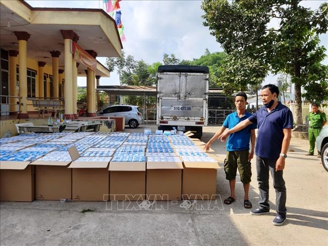Bắt giữ gần 300 000 chiếc khẩu trang y tế vận chuyển qua Campuchia