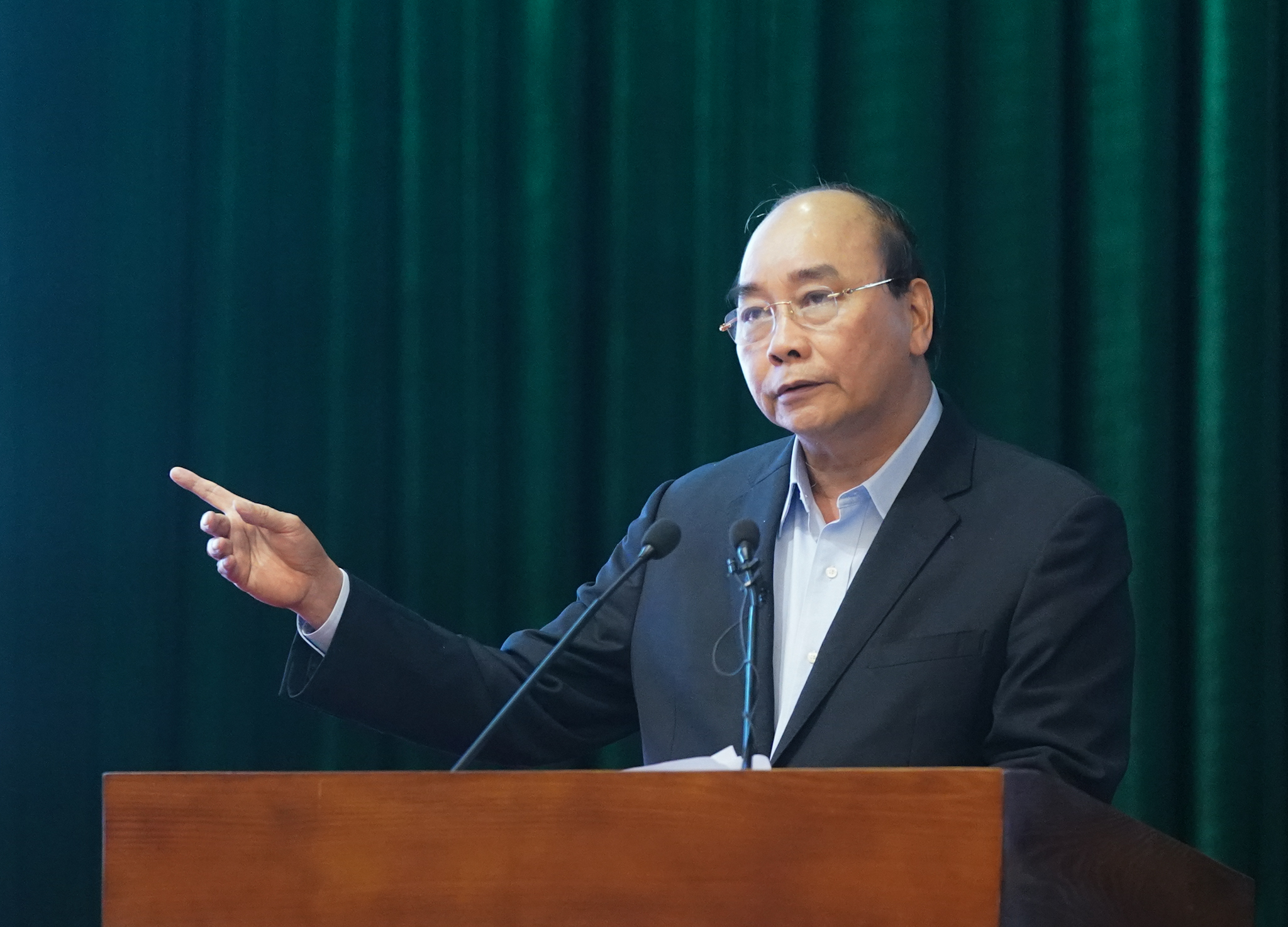 Thủ tướng Nguyễn Xuân Phúc làm việc trực tuyến với 50 điểm cầu trong toàn quân để kiểm tra công tác phòng chống dịch COVID-19