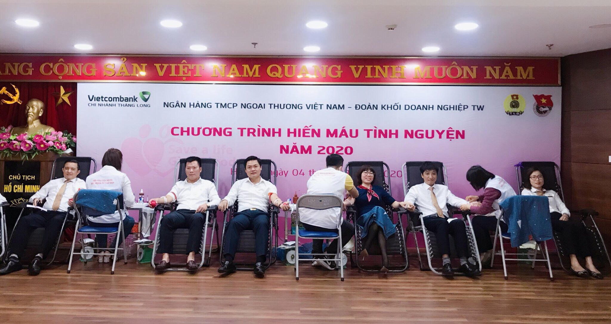 Hơn 1 000 đoàn viên và người lao động Vietcombank tham gia hiến máu tình nguyện