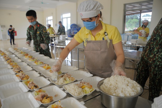 Hà Nội hỗ trợ người người tham gia chống dịch 200 000 đồng ngày