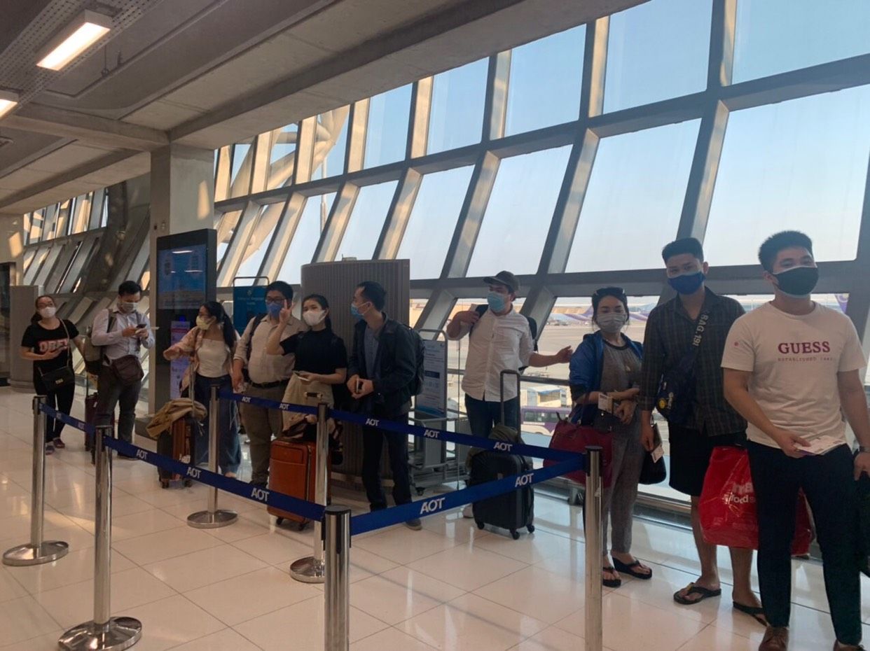 100 công dân Việt Nam ở Thái Lan và Singapore đã về nước