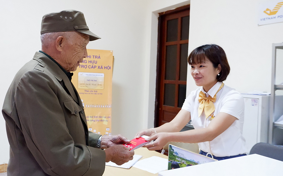 Chi trả lương lương hưu, trợ cấp BHXH qua bưu điện trong thời gian dịch COVID-19