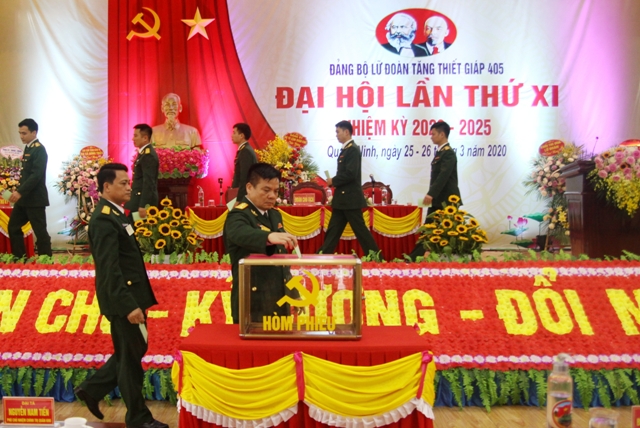 Đại hội điểm Lữ đoàn Tăng thiết giáp 405 lần thứ XI