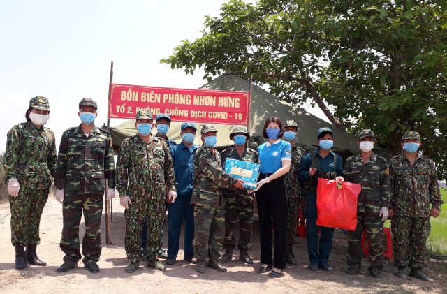 An Giang Trao hơn 4 000 vật dụng phòng, chống COVID-19