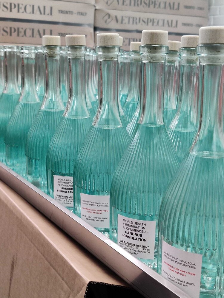 Dừng sản xuất rượu để chế nước rửa tay khô