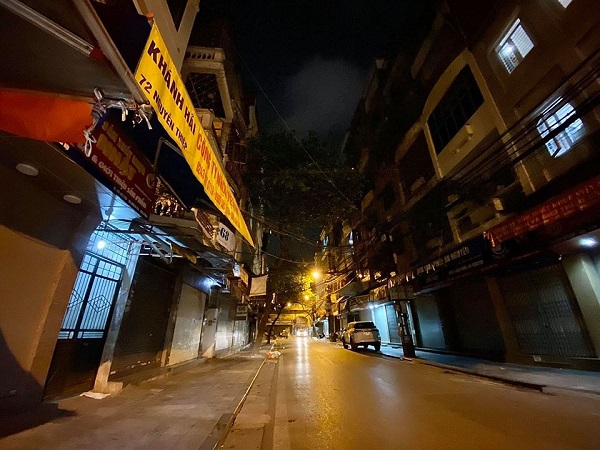 Phố Hà Nội tĩnh lặng cùng chống dịch COVID-19