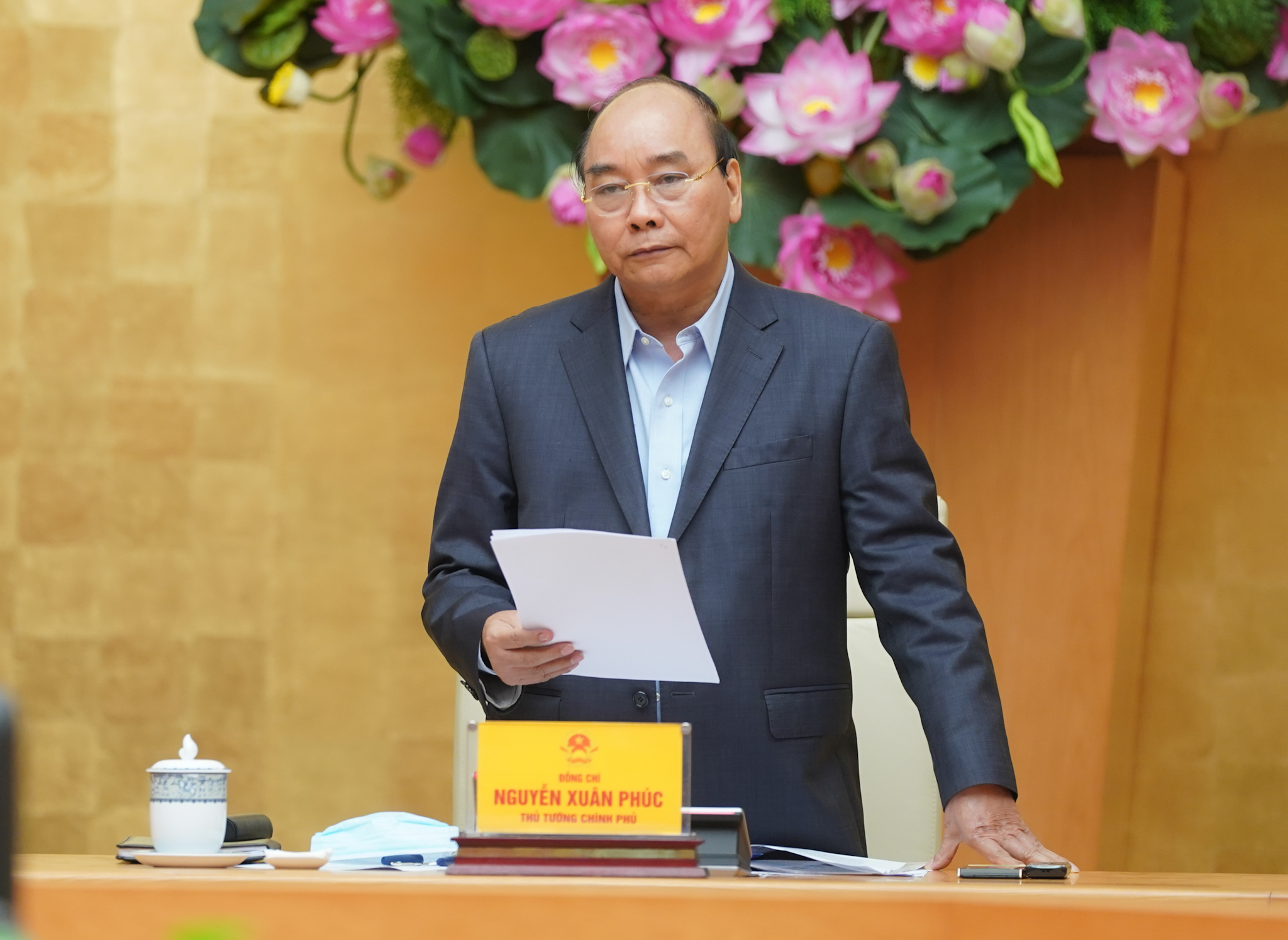 Thủ tướng Tranh thủ từng giờ, từng phút chống dịch COVID-19