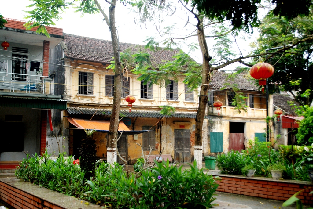 Thăm những ngôi nhà cổ trầm mặc ở phố Đầm