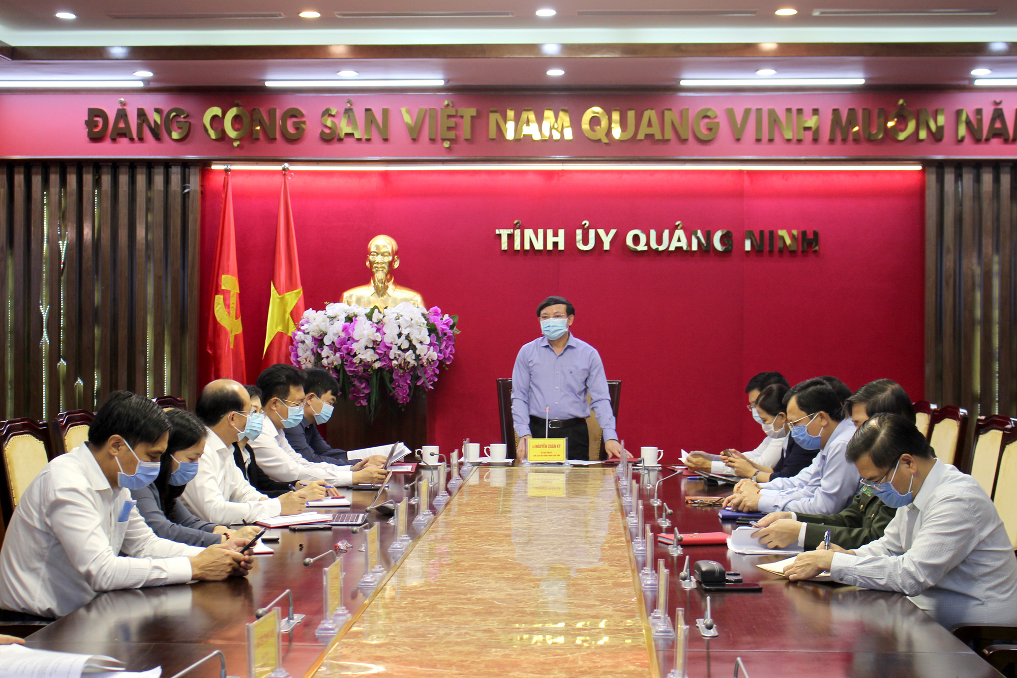 Tạm hoãn tổ chức đại hội đảng các cấp cho đến khi có chỉ đạo mới