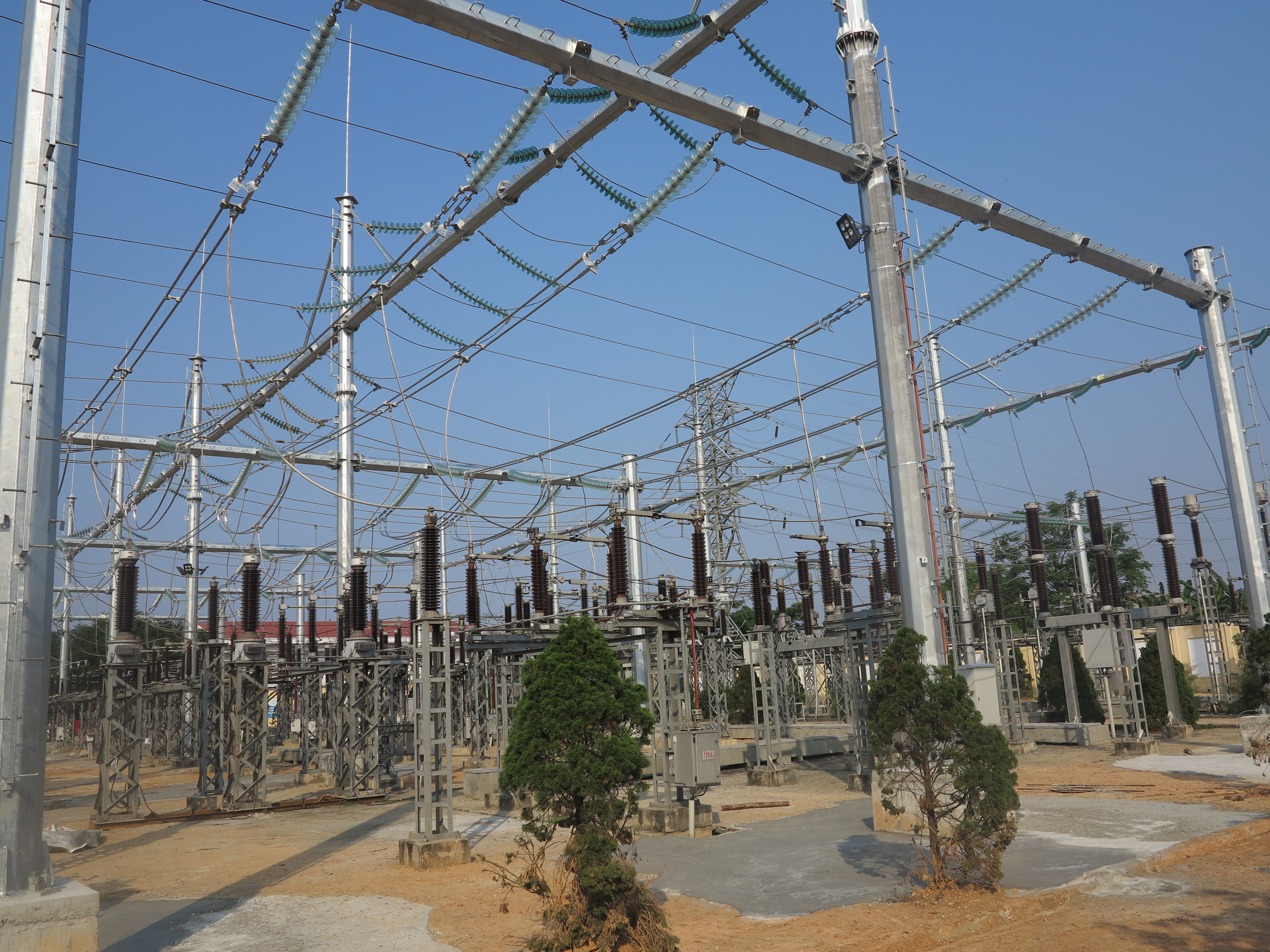 Đóng điện vận hành Dự án “Hoàn thiện hệ thống phân phối ngoài trời TBA 220kV Đồng Hới’’