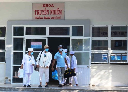 Thêm 2 bệnh nhân mắc COVID-19 được công bố khỏi bệnh