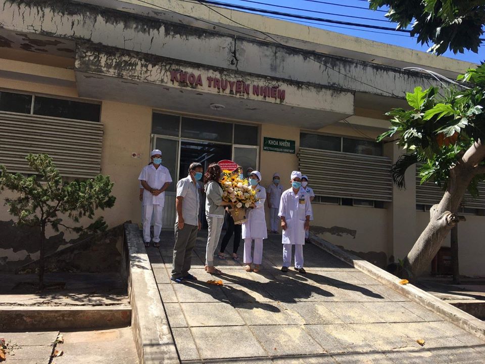Thêm 10 bệnh nhân mắc COVID-19 được công bố khỏi bệnh