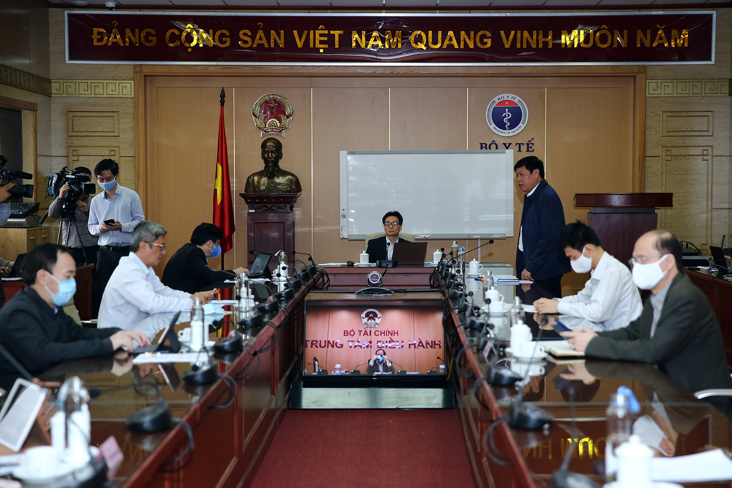 Triển khai các biện pháp ngăn ngừa dịch bệnh lây lan trong cộng đồng