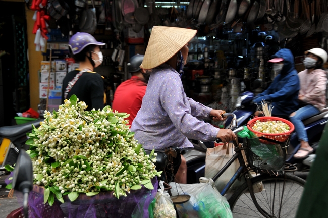 Người lao động mong chờ gói hỗ trợ từ Chính phủ