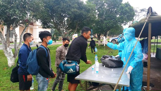 Công dân Việt Nam tại Lào thực hiện nghiêm phòng, chống dịch COVID-19