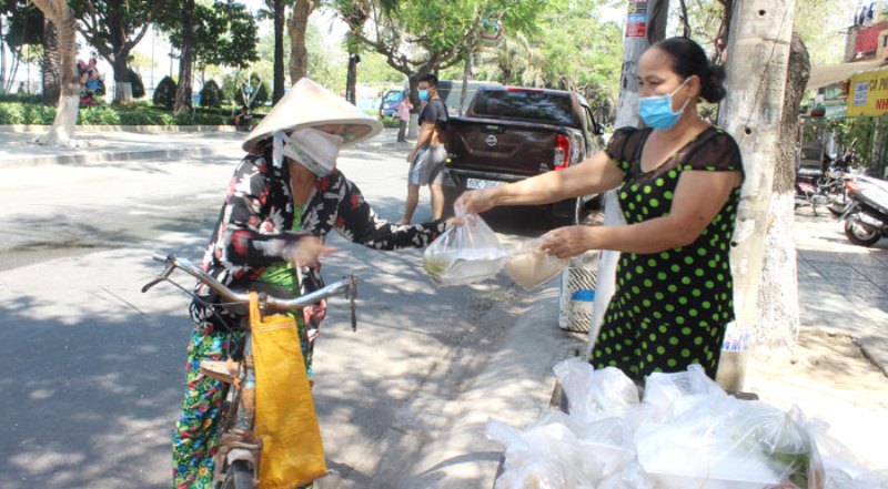 Đồng lòng vượt qua khó khăn trong mùa dịch