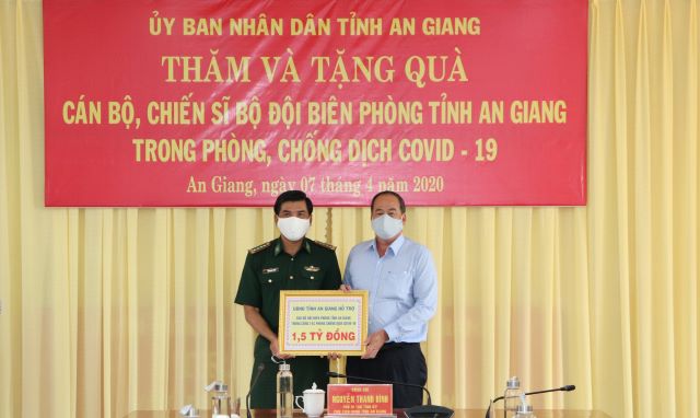 An Giang Hỗ trợ Bộ đội Biên phòng 1,5 tỷ đồng phòng, chống dịch